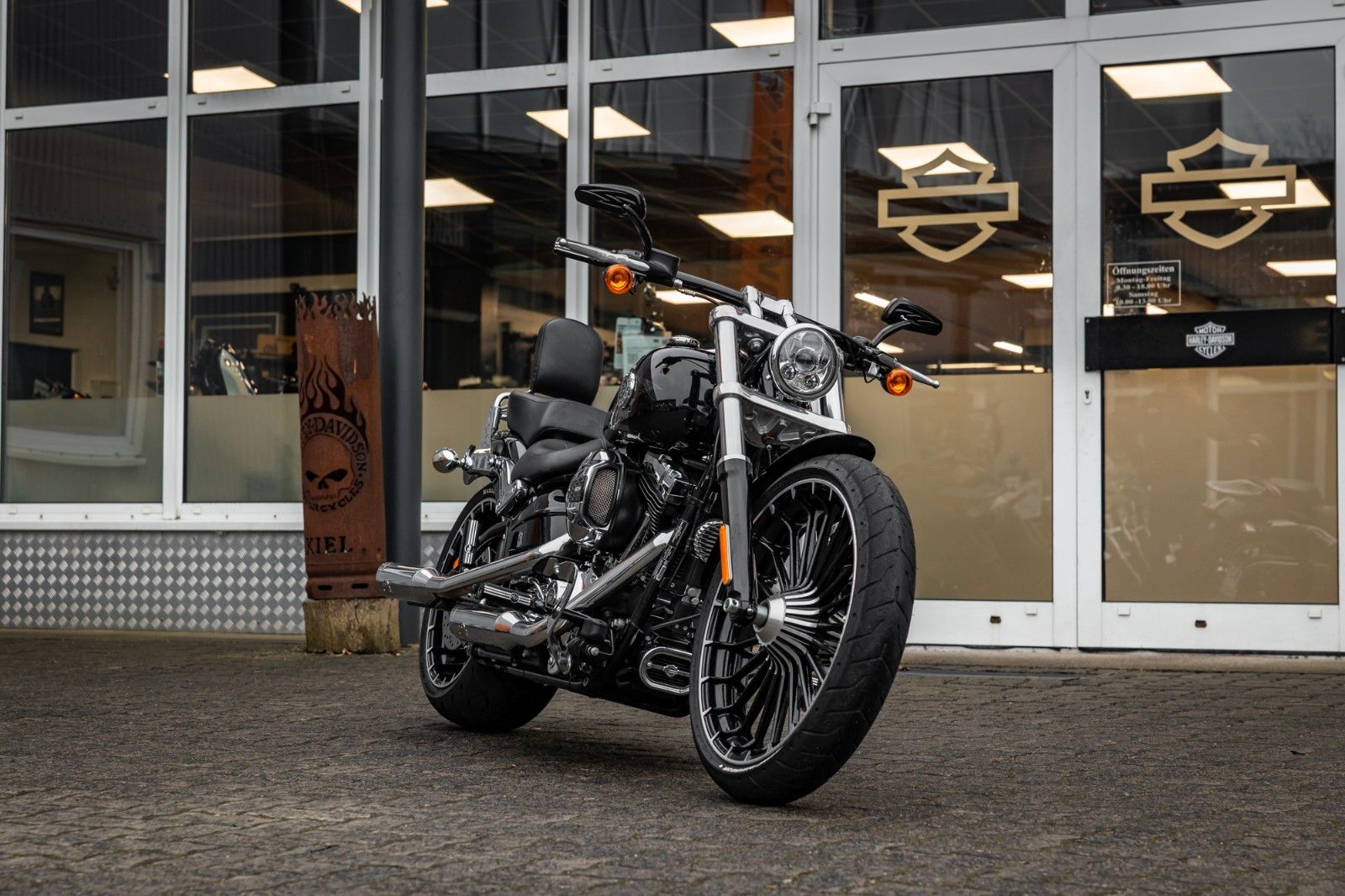 Fahrzeugabbildung Harley-Davidson FXSB Breakout 103 - Jekill & Hyde