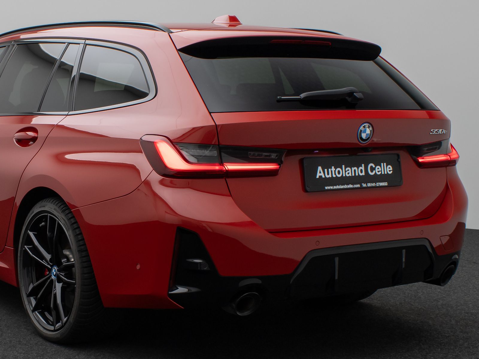 Fahrzeugabbildung BMW 330e M Sport Pro Panorama Kamera HUD H/K Komfort