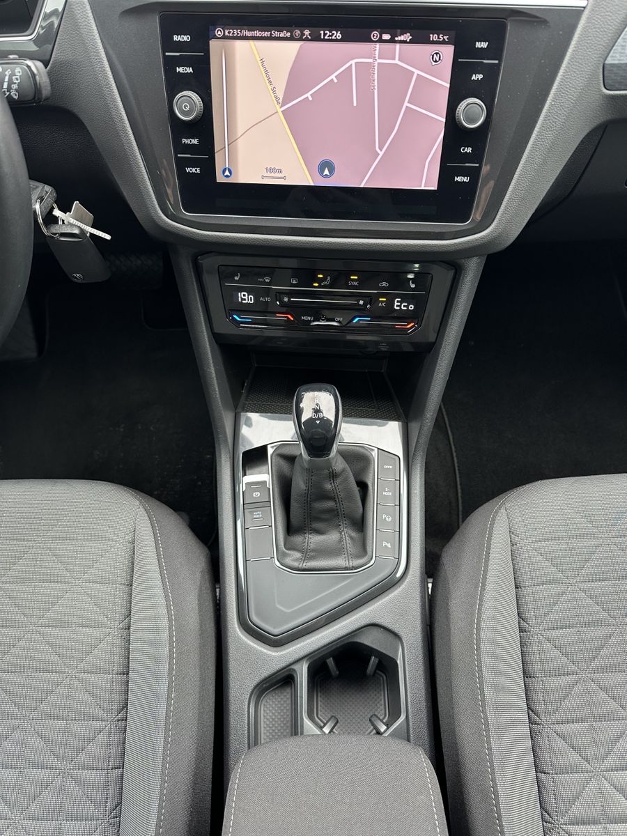Fahrzeugabbildung Volkswagen Tiguan 1.4 eHybrid DSG Life NAV+LED+AHK+ACC+1HD