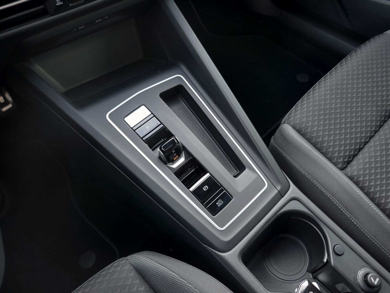 Fahrzeugabbildung Volkswagen Golf VIII Active 2.0 TDI DSG | LED AHK RFK ACC