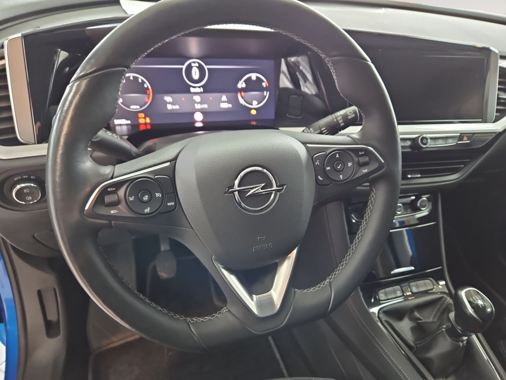 Fahrzeugabbildung Opel Grandland 1.2 DI Elegance Navi LED-Matrix Park&G