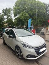 Peugeot 208 1.2 Allure PureTech 110 EAT6 S & S Allure - weiße Peugeot 208