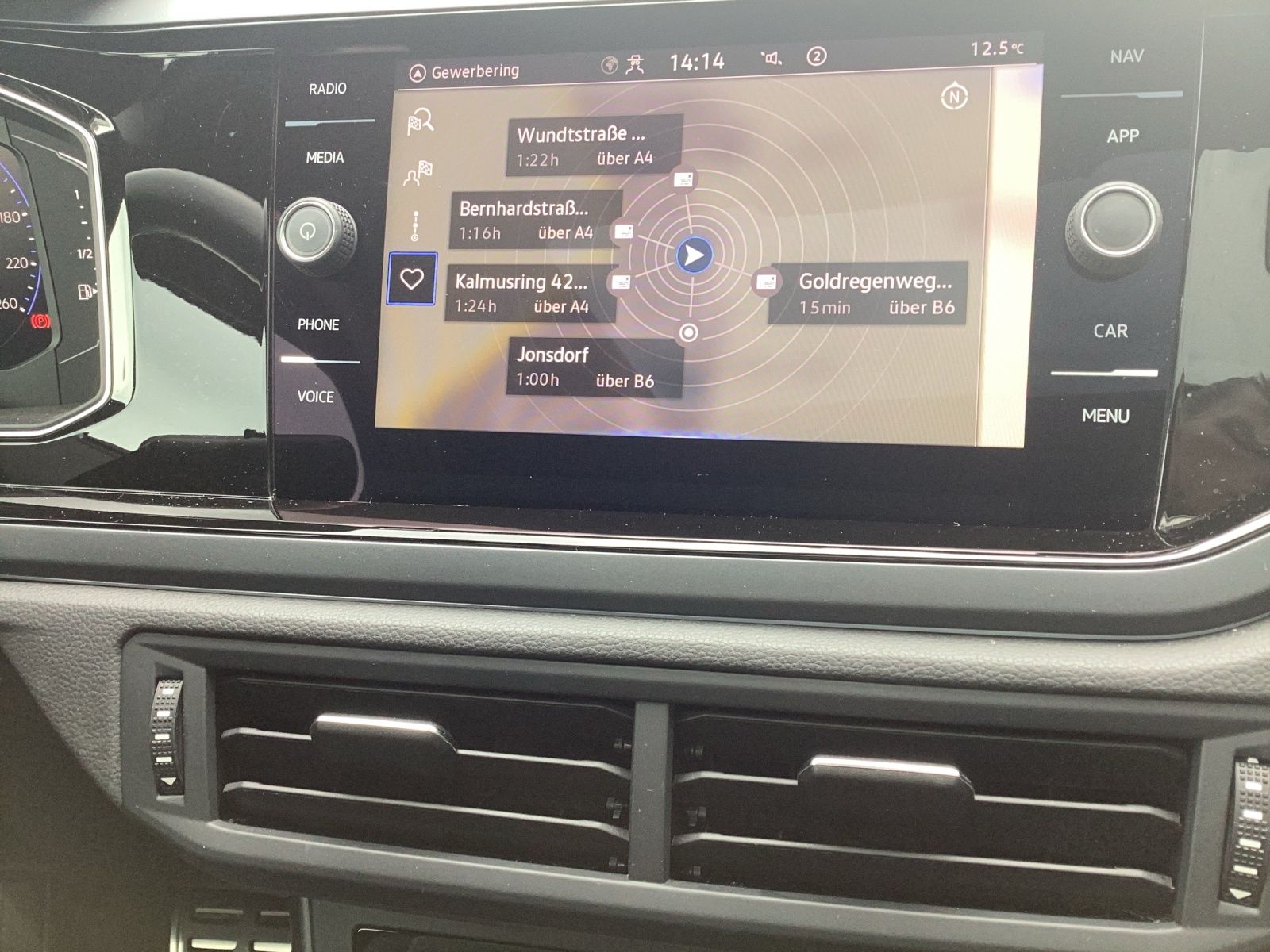 Fahrzeugabbildung Volkswagen Polo R-Line DSG MATRIX RFK PANO