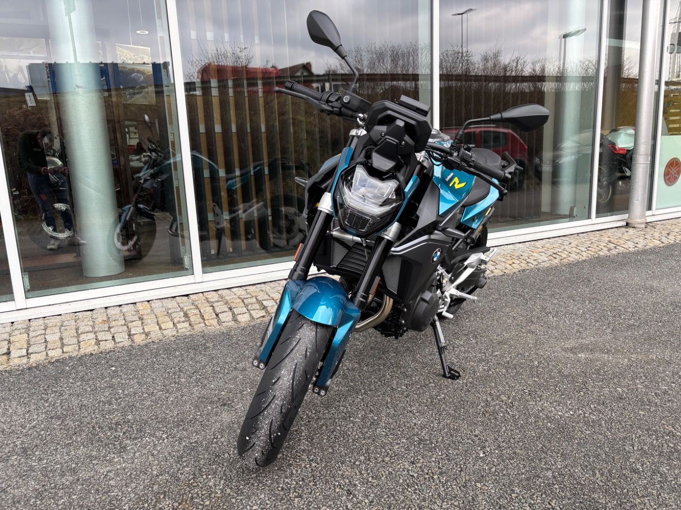 Fahrzeugabbildung BMW F 900 R 2 Pakete verfügbar ab 01.03.2025