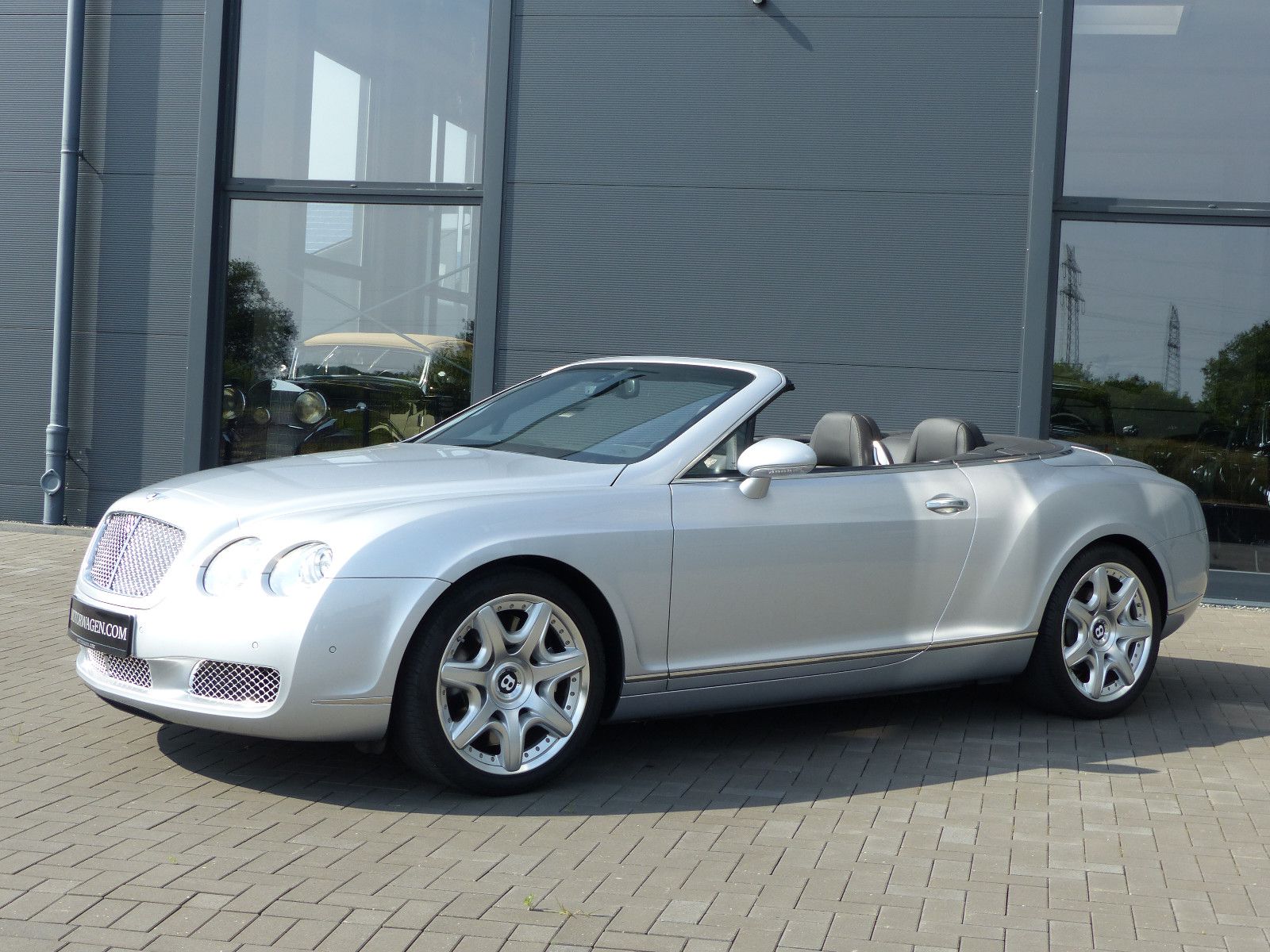 Fahrzeugabbildung Bentley Continental GTC W 12 Mulliner