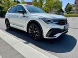 Volkswagen Tiguan 2.0 TDI R-Line-BlackStyle-Pano-Garantie - Volkswagen Tiguan mit Diesel-Antrieb: Garantie