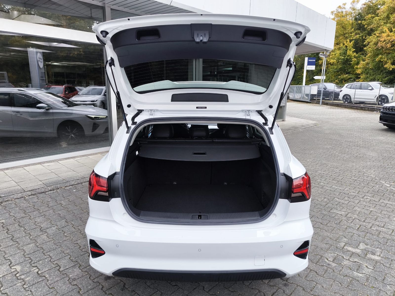 Fahrzeugabbildung MG 5 51 KWH Luxury NAVI+LEDER+SHZ+LED+DAB+ACC+360°