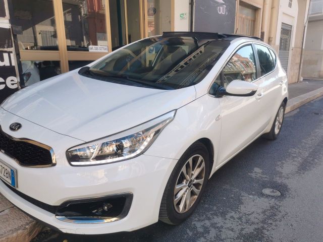 Kia Ceed cee'd 1.6 CRDi 110 CV 5 porte TETTO NAV