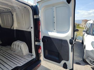 Renault Trafic - 12