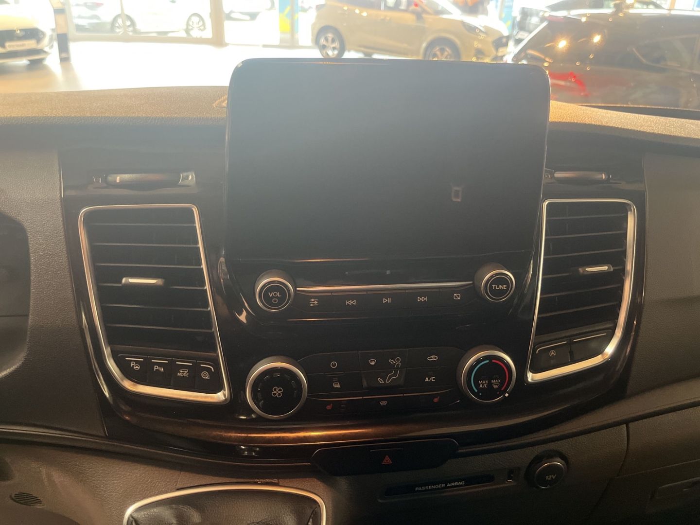 Fahrzeugabbildung Ford Transit Kasten 300 L1 Trend 2.0 TDCi EU6d  DAB