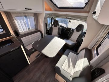 Sunlight Adventure T 69LC 8G Combi 6E SAT TV Heckstützen