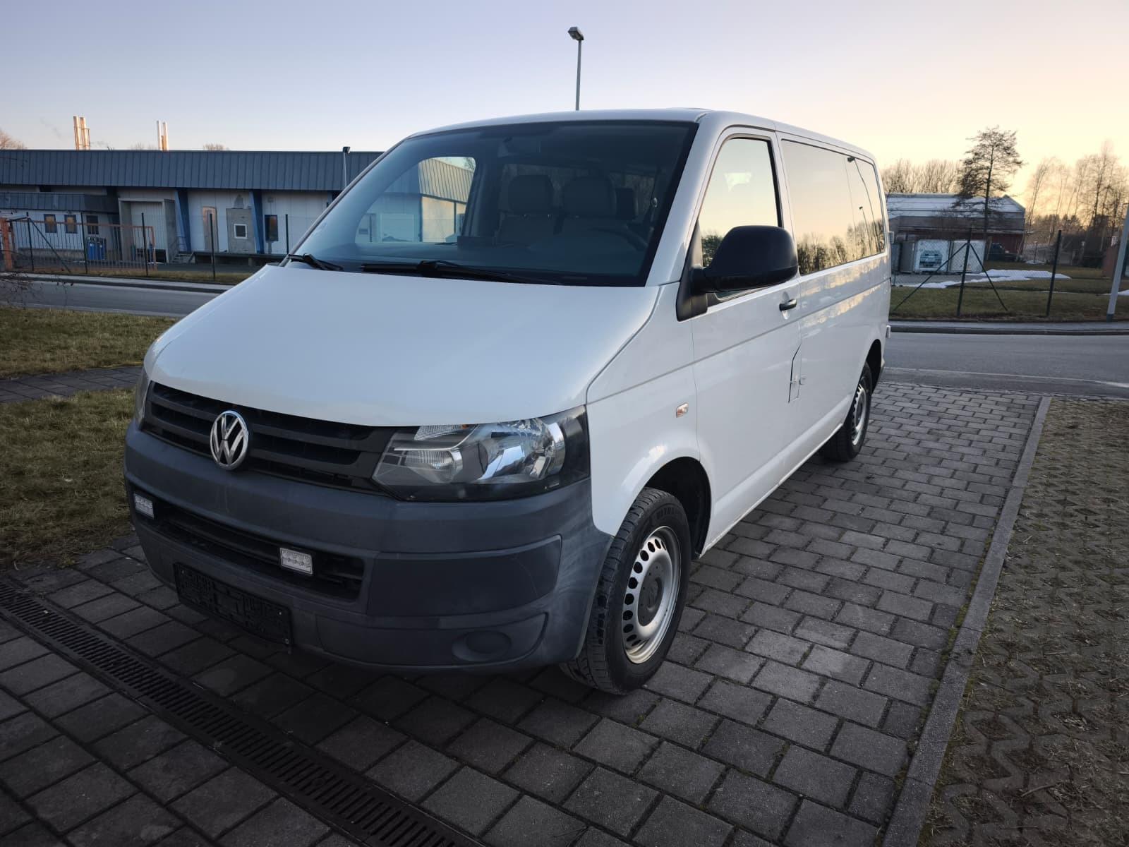 Volkswagen T5 Transporter Kasten-Kombi Kombi 9 SITZER !!!!