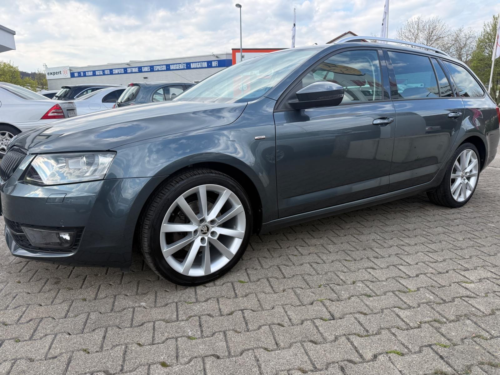 Skoda Octavia Combi Joy 1Hand Automatik Navi  AHK