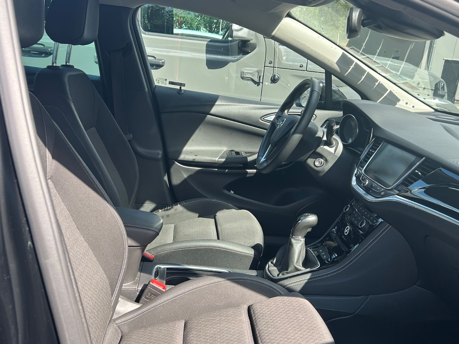 Fahrzeugabbildung Opel Astra K 1.4 ST Innovation Unfallschaden