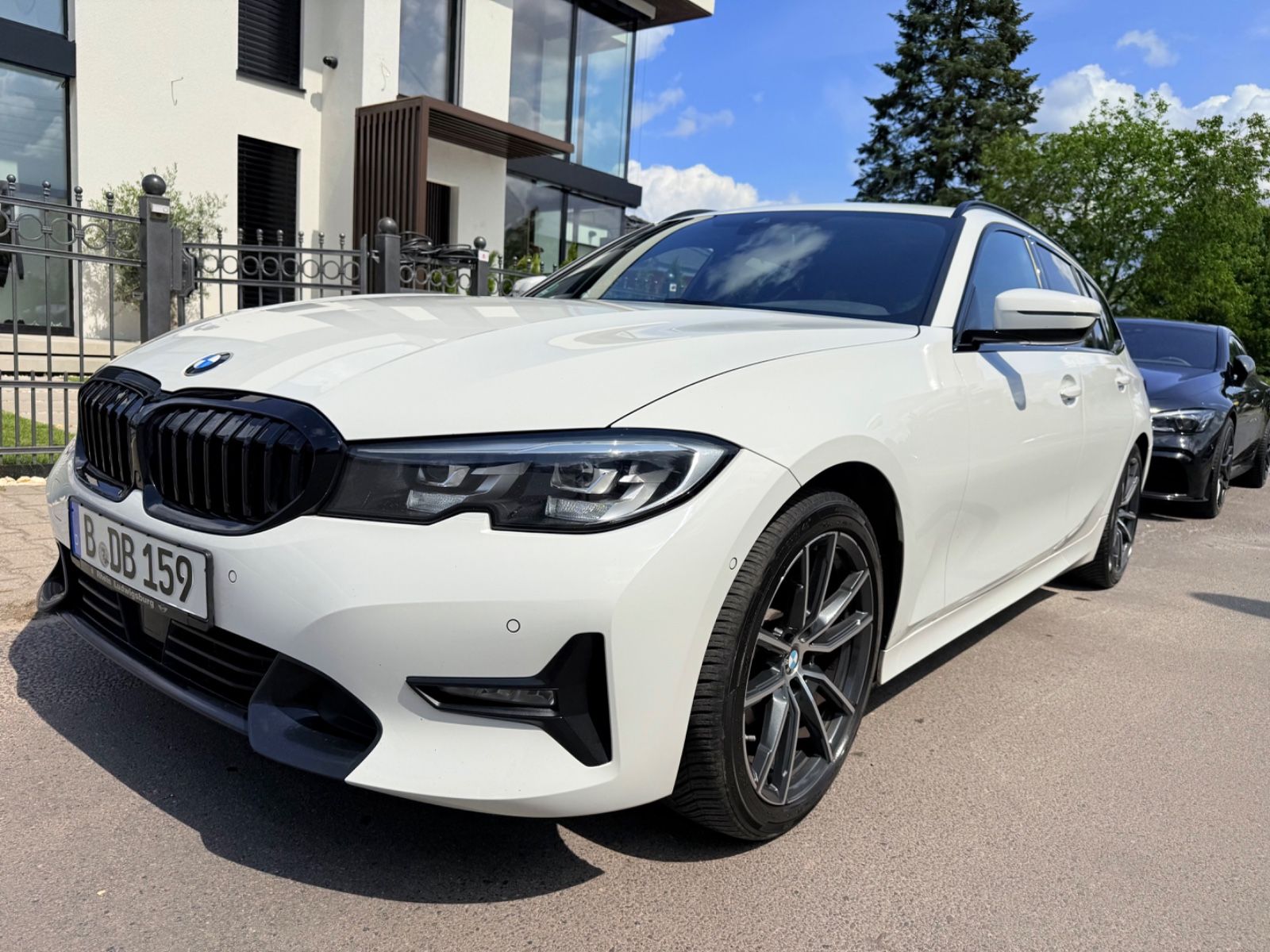BMW 320d Touring SportLine Automatik Rückfahr AHK 18