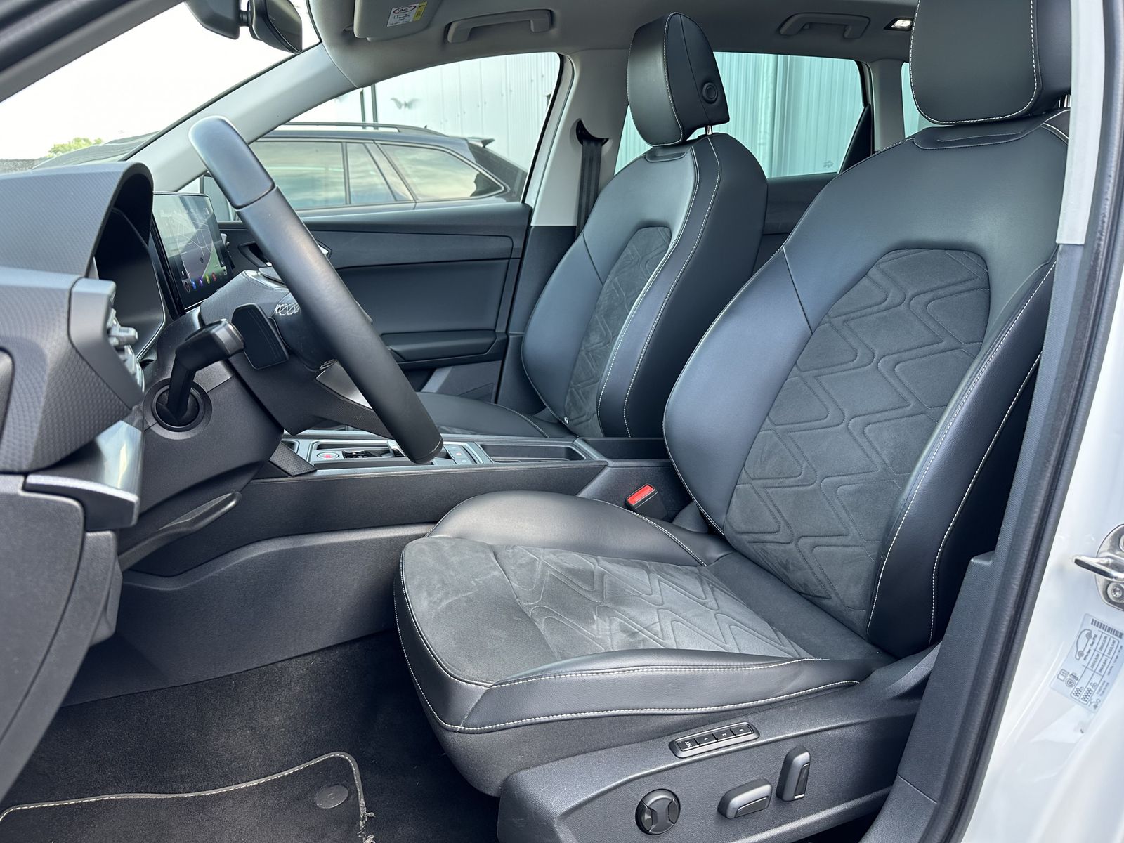 Fahrzeugabbildung SEAT Leon SpT 2.0 TDI DSG NAV+LED+V-COCKPIT+ACC+PANO