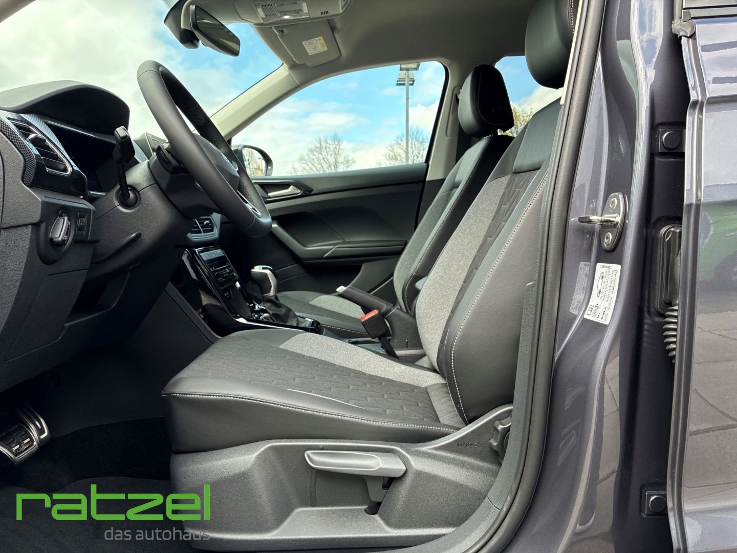 Fahrzeugabbildung Volkswagen T-Cross ENERGY 1.0 TSI DSG NAVI+AHK+Kamera+LED