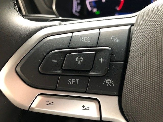 Fahrzeugabbildung Volkswagen T-Cross R-Line 1.0 TSI DSG Sportpaket Navi LED B