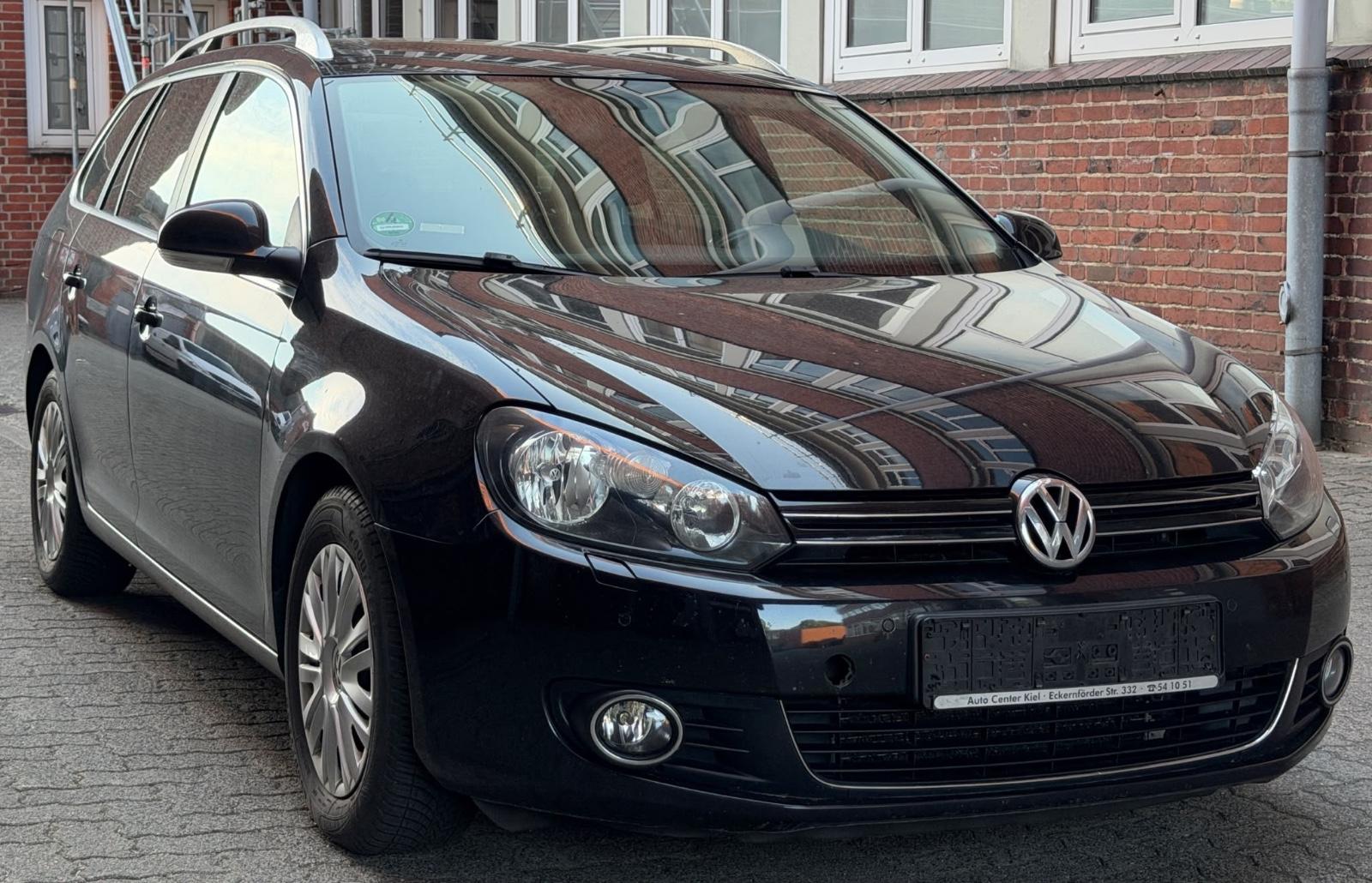 Volkswagen Golf 2011 — rear view