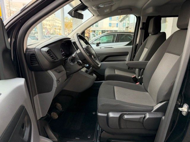 Fahrzeugabbildung Opel Vivaro Kombi 145PS 8-Sitzer/Kamera/Navi!