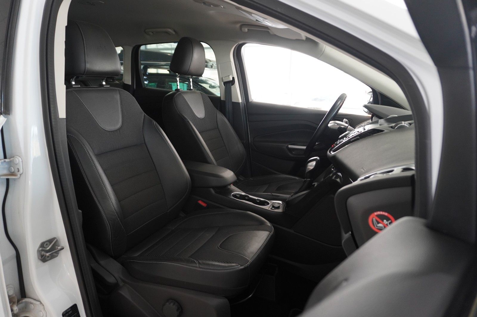 Fahrzeugabbildung Ford Kuga 2.0D INDIVIDUAL 4X4 NAVI/LED/KAMERA/SPORT