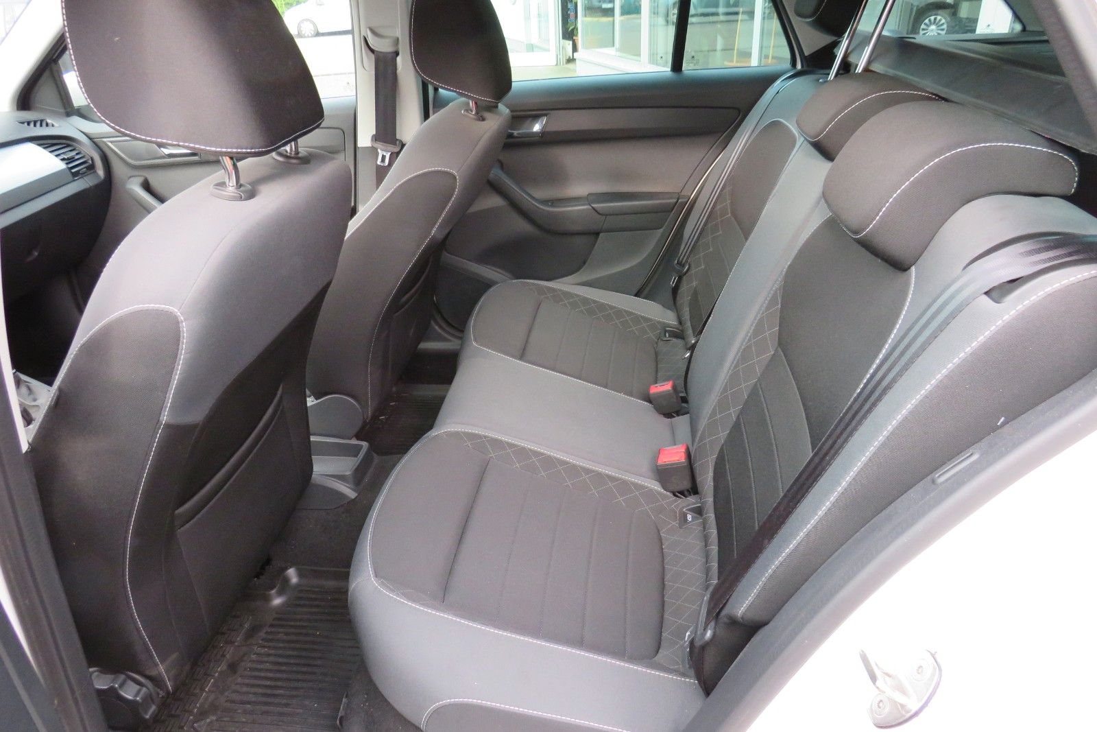 Fahrzeugabbildung SKODA Fabia Ambition DSG PDC NAVI SITZH APP 8-FACH 1.H
