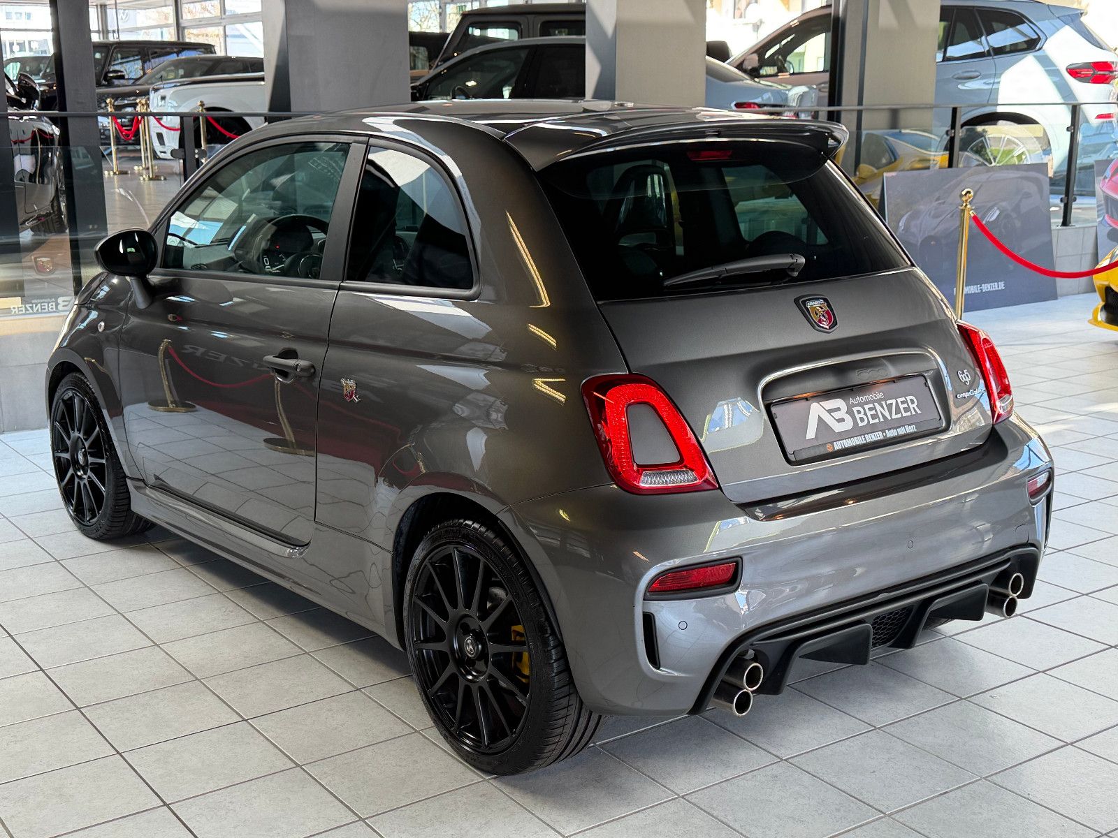 Fahrzeugabbildung Fiat Abarth 695Competizione/CARBON-SITZE/CARBON/BEATS