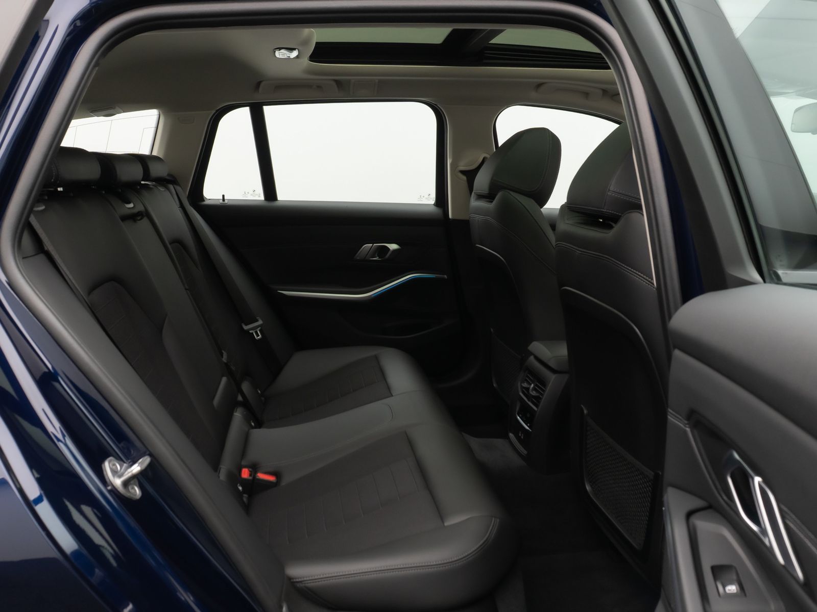 Fahrzeugabbildung BMW 330e xD SportLine Pano Kamera Laser HUD DAB HiFi