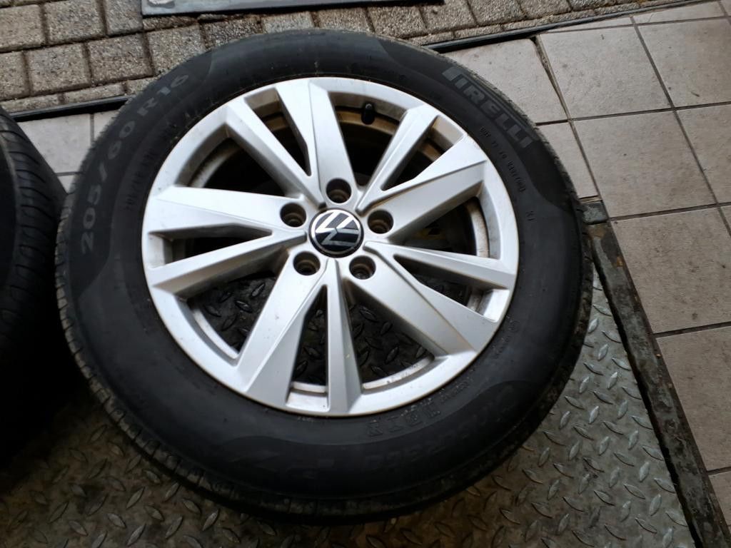 Fahrzeugabbildung Volkswagen Touran 2.0 TDI DSG Comfortline-NAVI-ACC-PDC-SHZ-