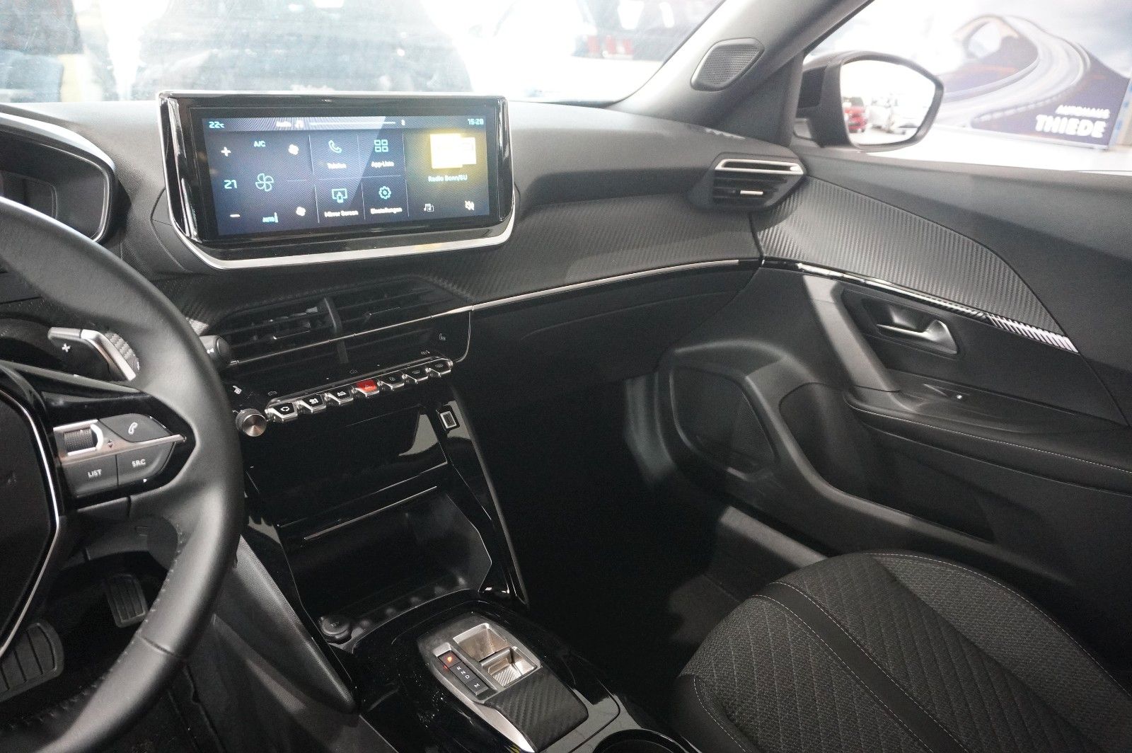 Fahrzeugabbildung Peugeot 2008 1.2 HYBRID ALLURE E-DSC NAVI/LED/SPORT/VIRT