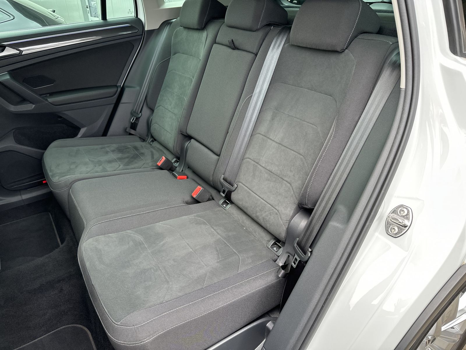 Fahrzeugabbildung Volkswagen Tiguan 2.0 TDI DSG Elegance 4Motion NAV+LED+19ZO