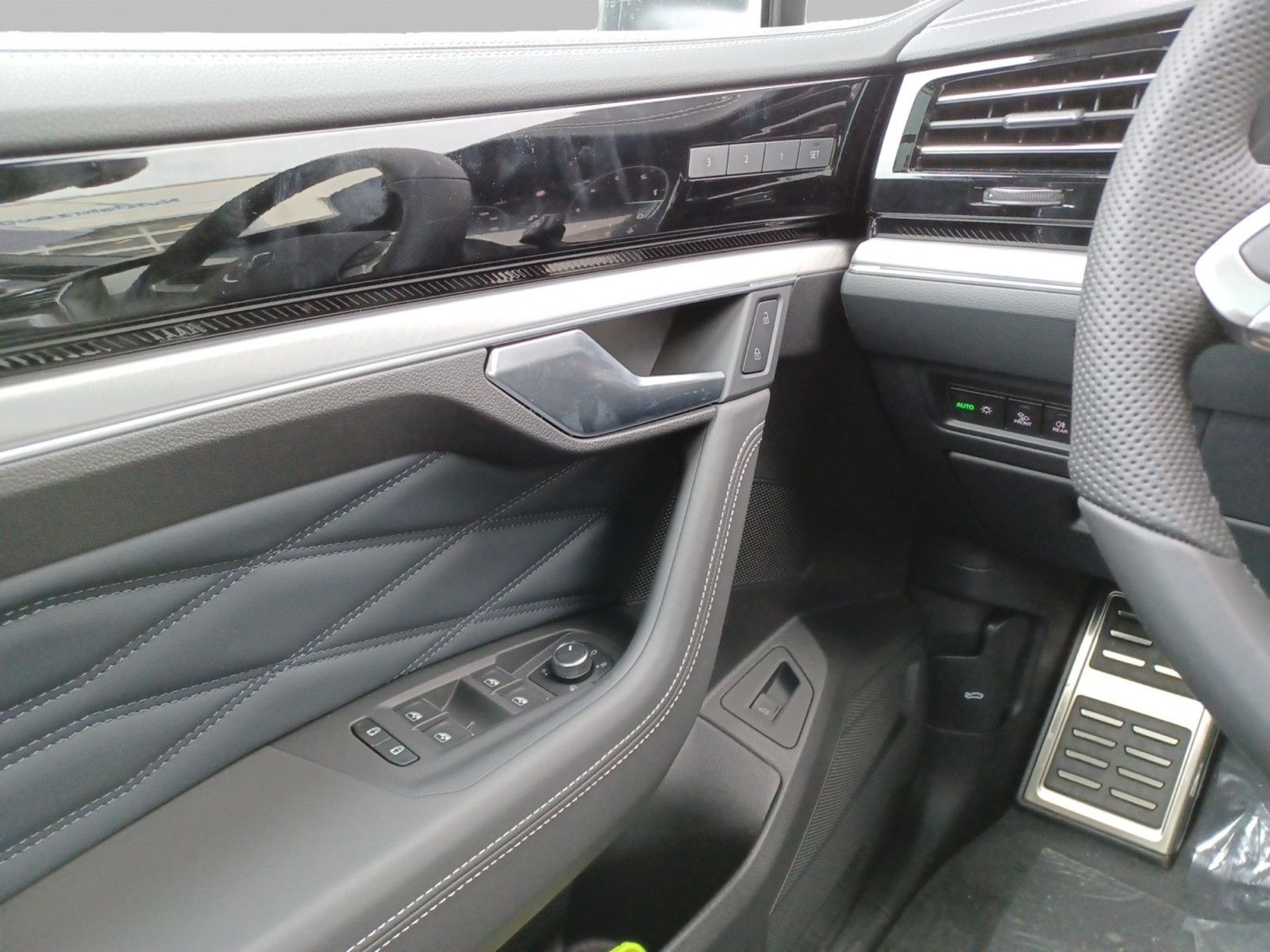 Fahrzeugabbildung Volkswagen Touareg R-Line FINAL EDITION Black Style VOLL