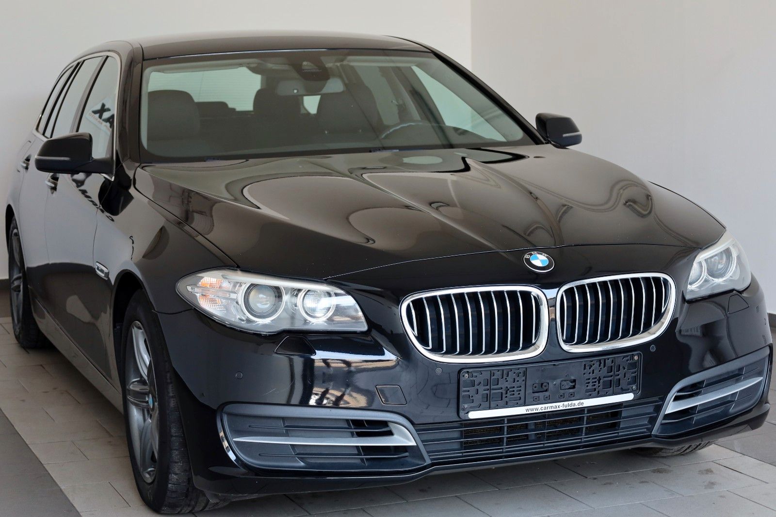 Fahrzeugabbildung BMW 525 d xDrive Touring,Navi,SH,Harman-Kardon,SR+WR
