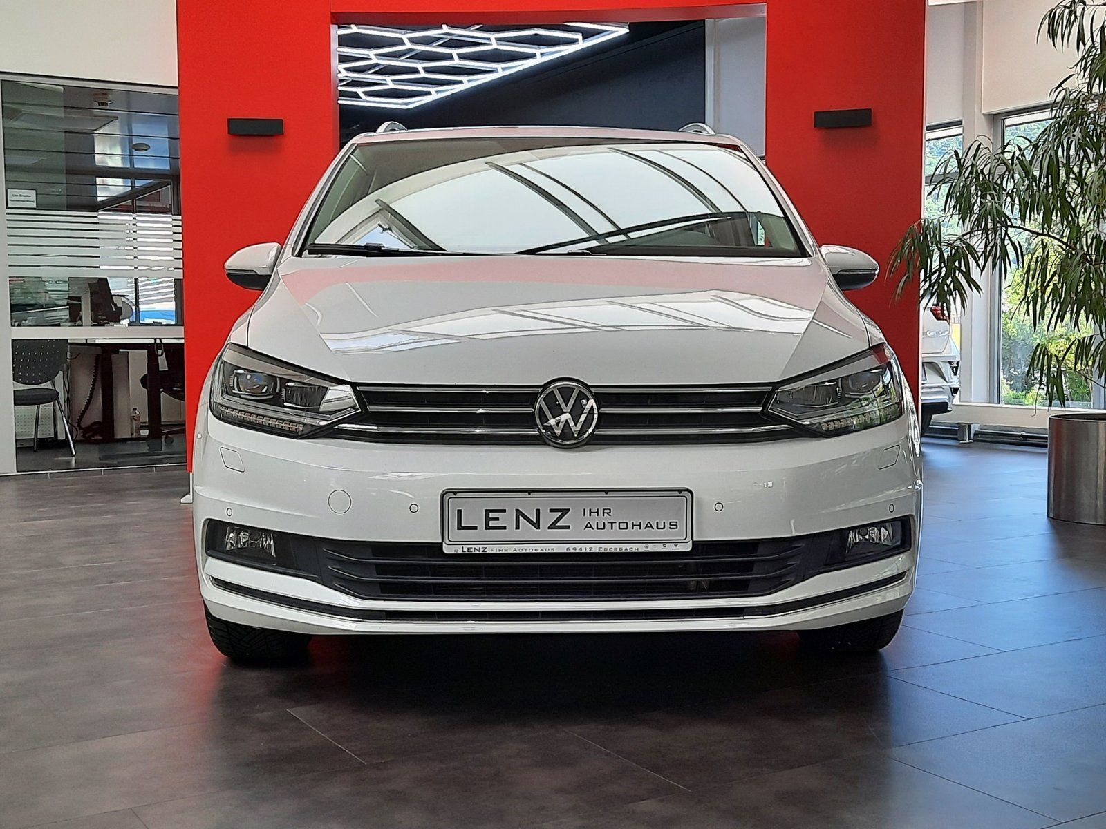 Fahrzeugabbildung Volkswagen Touran Highline TSI *AHK*Panodach*LED*PDC*Navi*