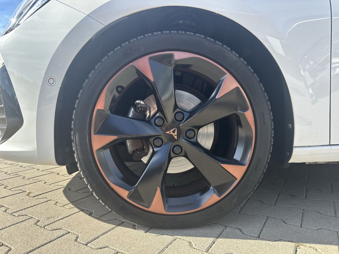 Fahrzeugabbildung CUPRA Leon 1.5 eTSI 150 PS DSG