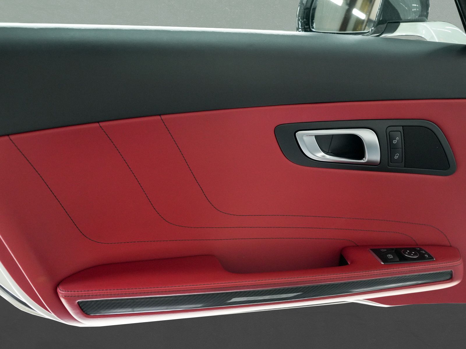 Fahrzeugabbildung Mercedes-Benz SLS AMG Coupe - designo Sonderlack|Carbon Interi