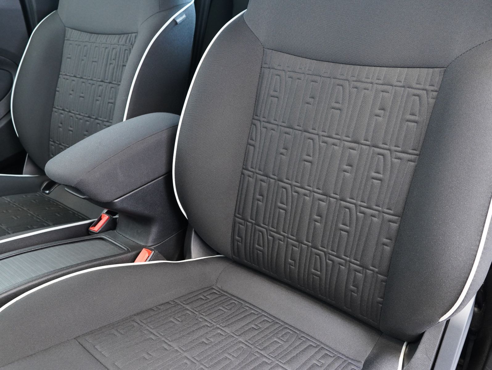 Fahrzeugabbildung Fiat 500e 87KW/42kWh/DC-LADEN/CARPLAY/DAB/SOH/KAMERA