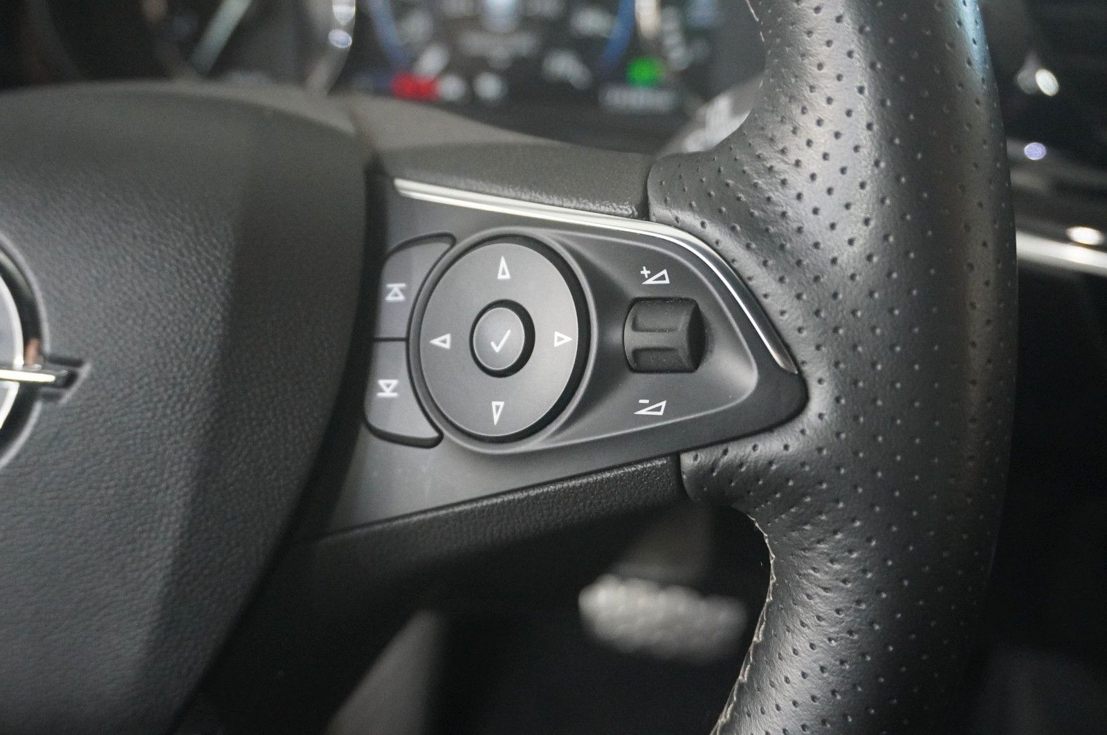 Fahrzeugabbildung Opel Insignia B ST 2.0D ELEGANVE NAVI/LED/KAMERA/OPC