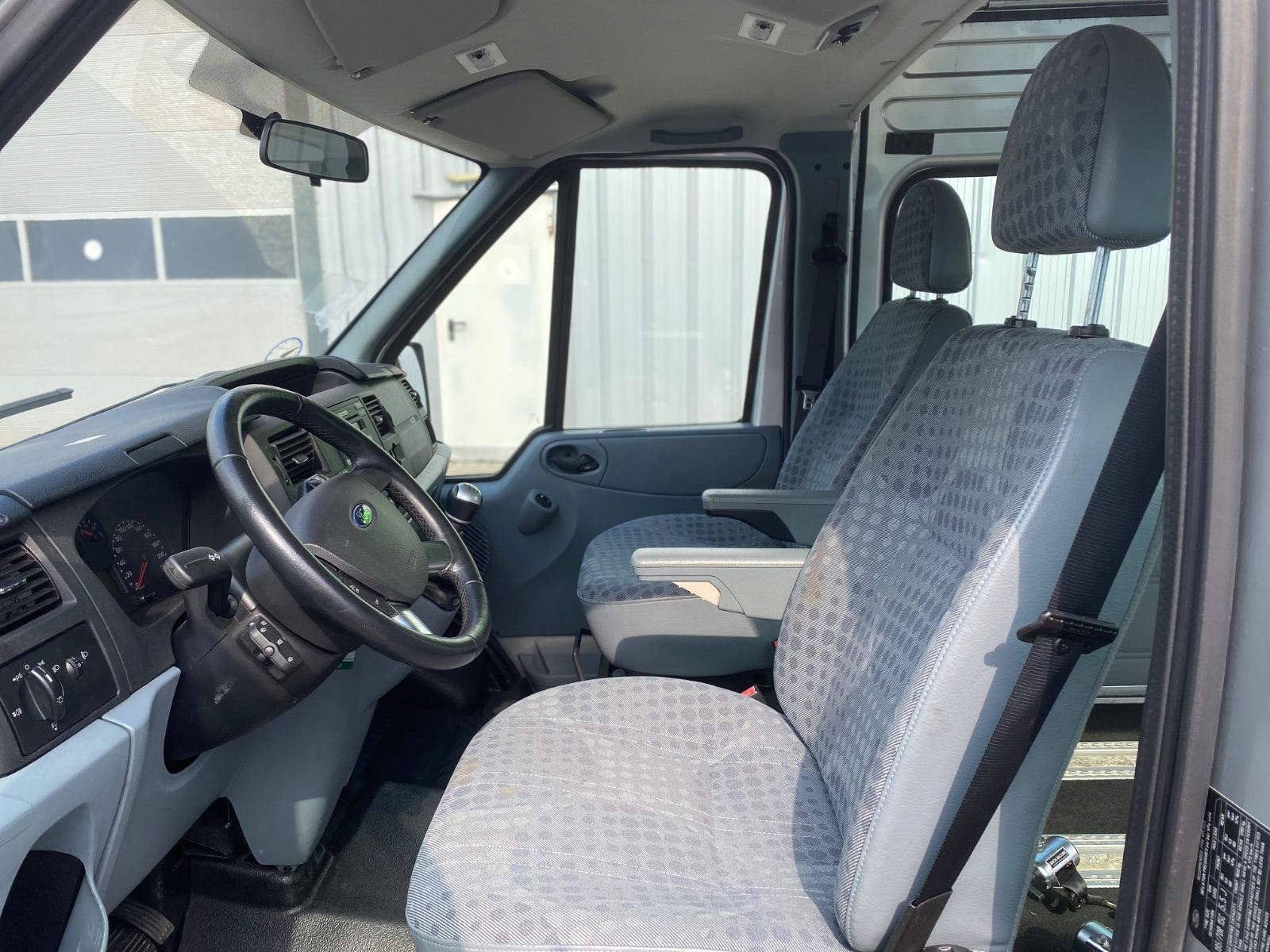 Fahrzeugabbildung Ford Transit Kombi FT 300 M Trend,STH,ROLLSTUHLLIFT