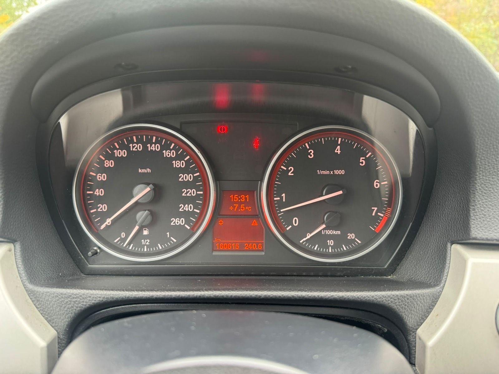 BMW 325 2011 — photo 12