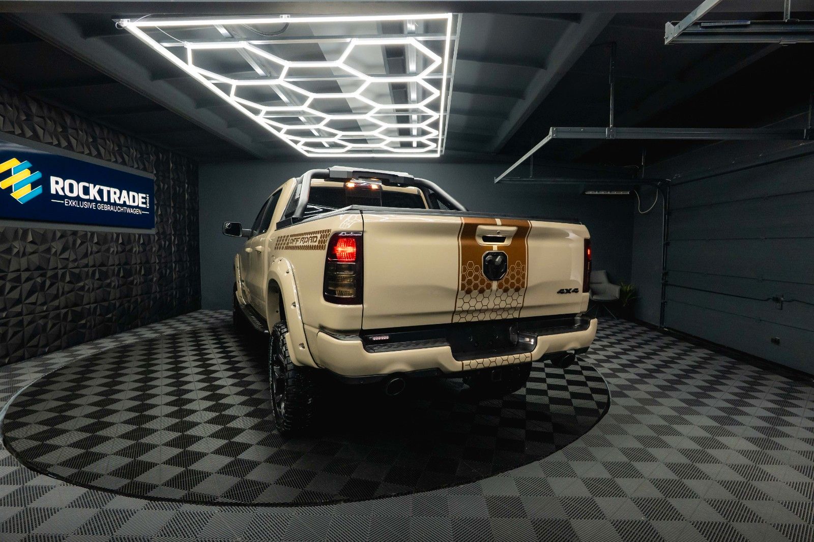 Fahrzeugabbildung Dodge RAM 5.7 V8 HEMI 4x4 OFFROAD LONGBED AXLE LOCK RC