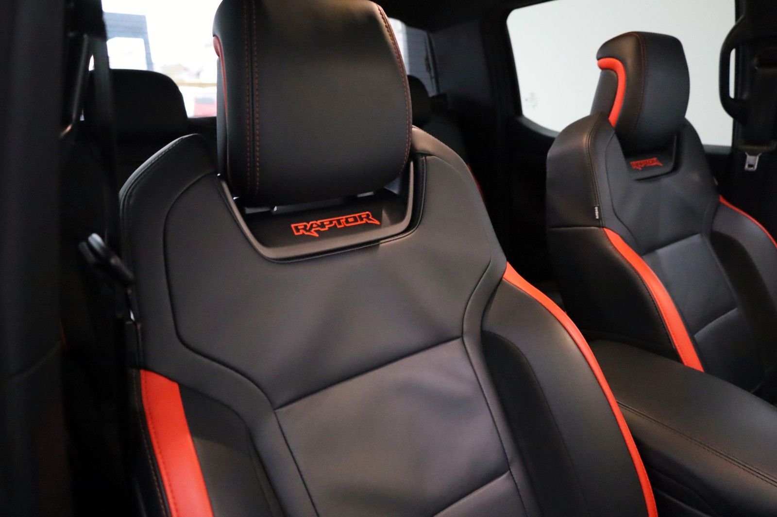 Fahrzeugabbildung Ford Raptor e-4WD,Rollo el,AHK, ATM !! Garantie07/28