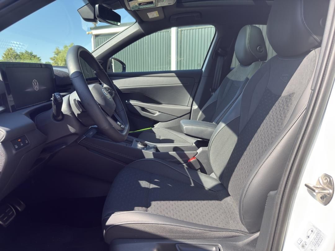 Fahrzeugabbildung Volkswagen T-Roc R-Line R-Line,Pano,Easy-Open,Sound System,