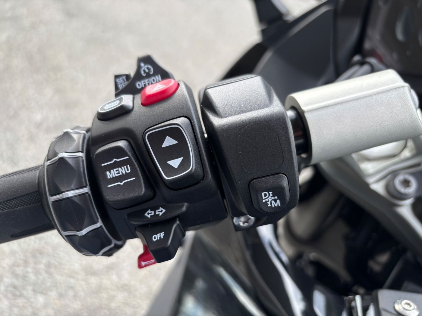 Fahrzeugabbildung BMW R 1300 RS Triple Black 4 Pakete