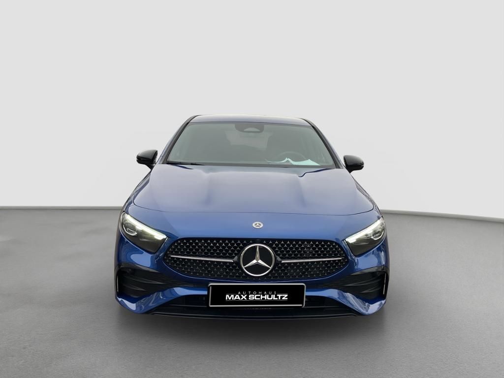 Fahrzeugabbildung Mercedes-Benz A 200 Kompaktlimousine AMG Line+Night Paket*PDC