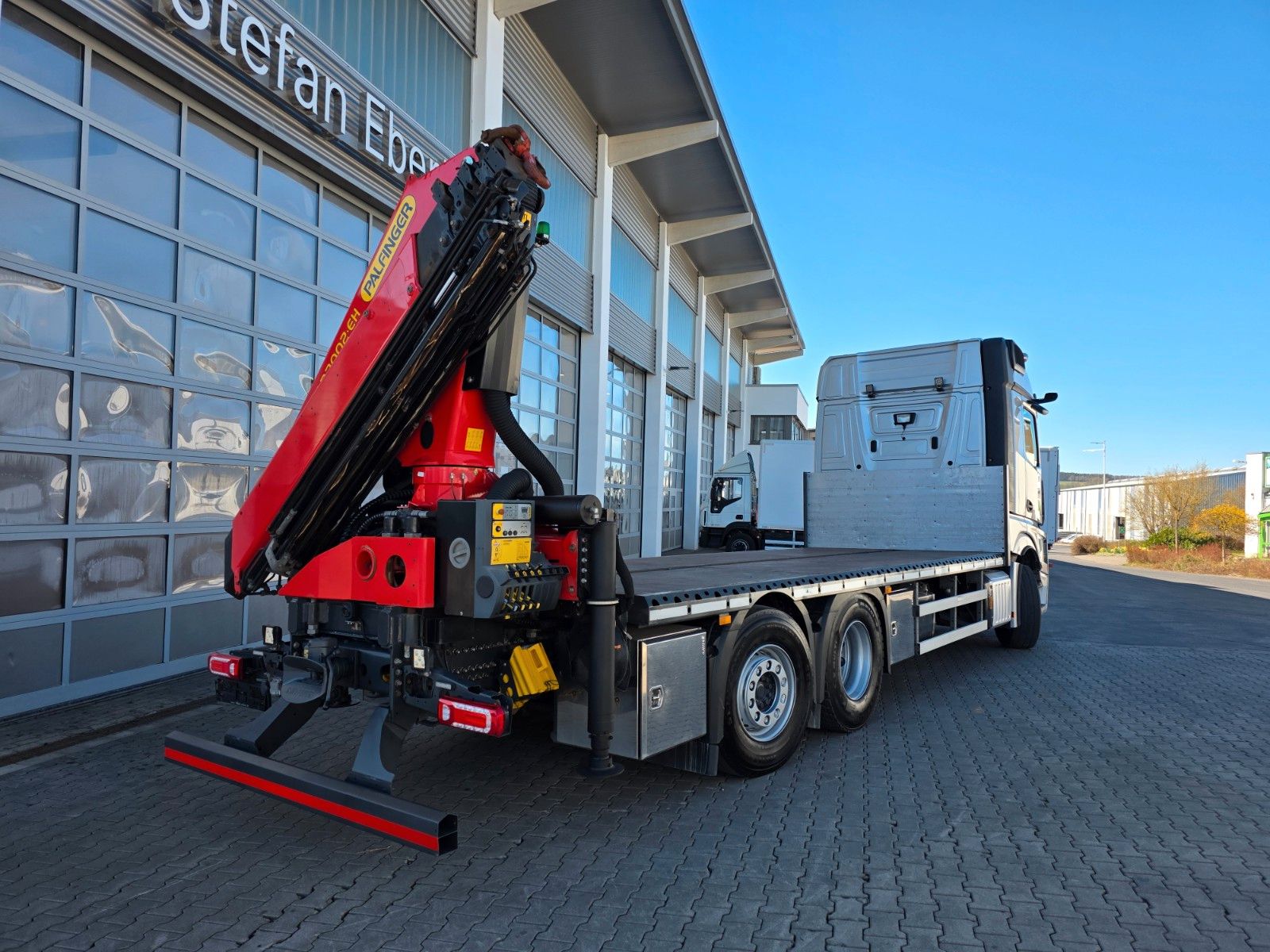Fahrzeugabbildung Mercedes-Benz Actros 2551 L 6x2 Palfinger PK22002 Funk Solo