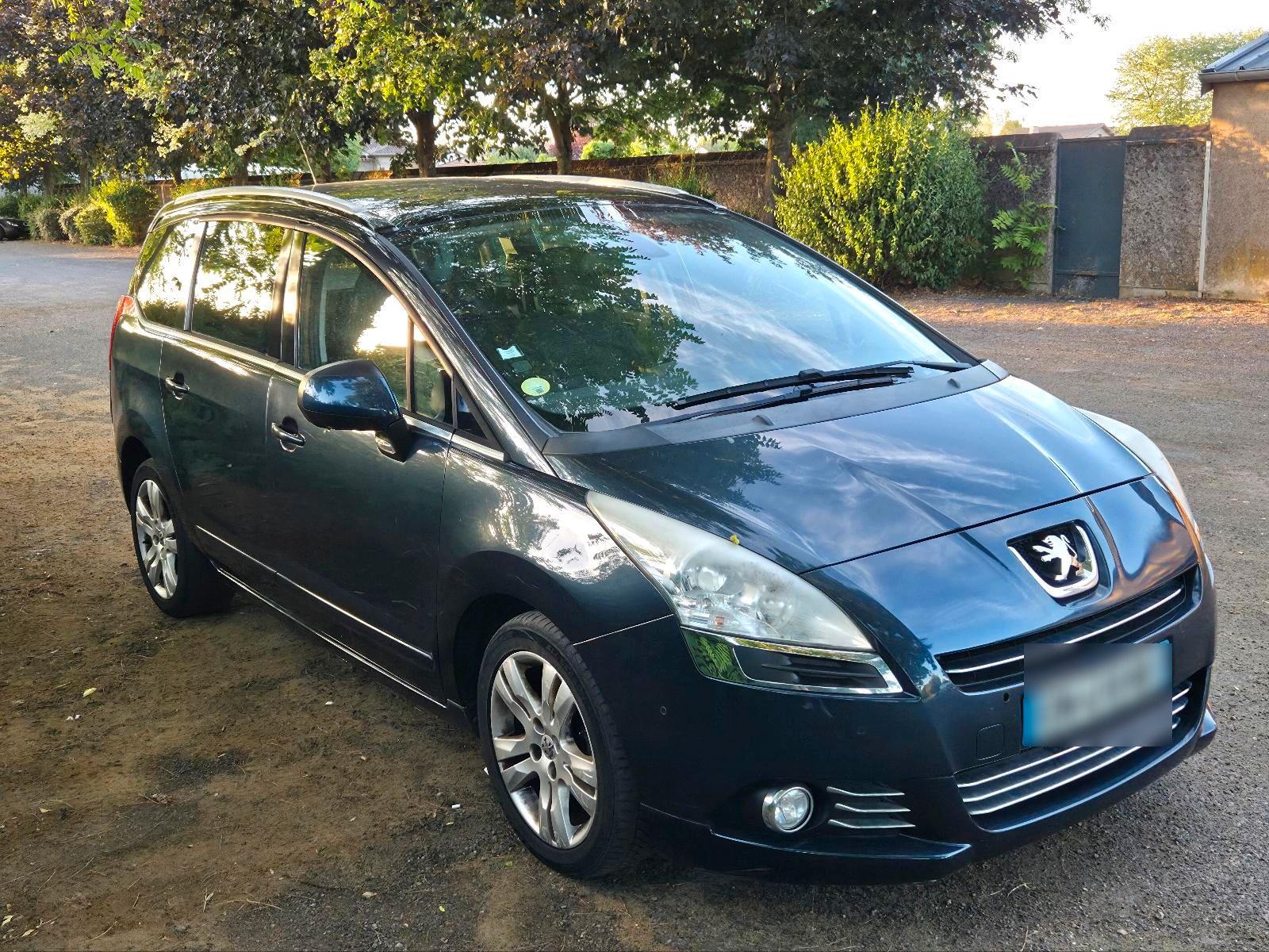 Peugeot e-5008