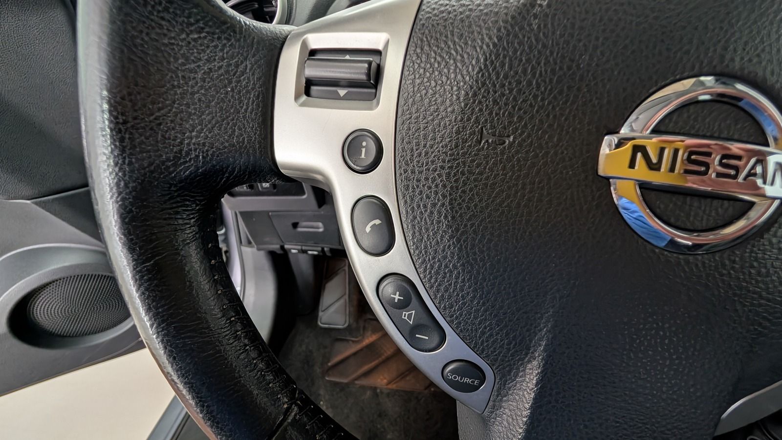 Fahrzeugabbildung Nissan Qashqai+2 2.0i 4x4 * AHK * Navi * Pano Acenta 7-