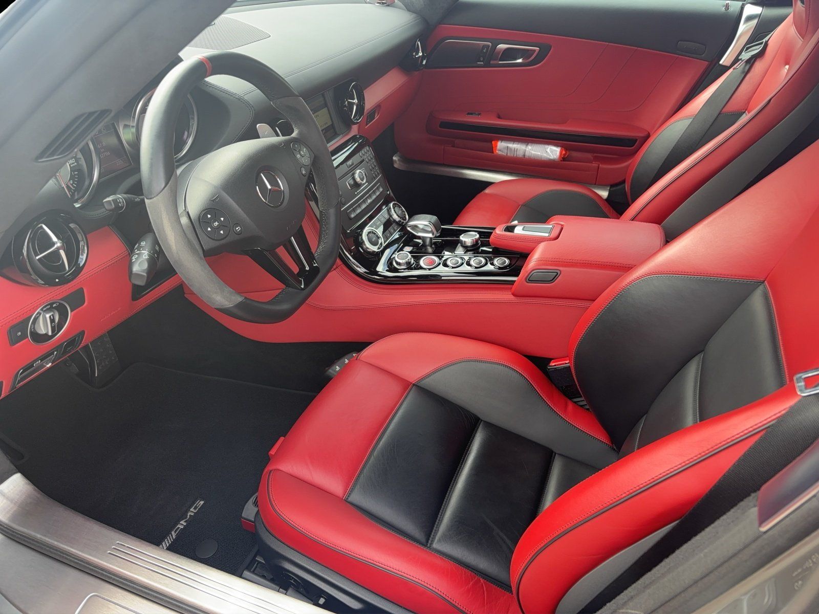 Fahrzeugabbildung Mercedes-Benz SLS AMG GT Roadster deutsches Auto MB-Scheckheft