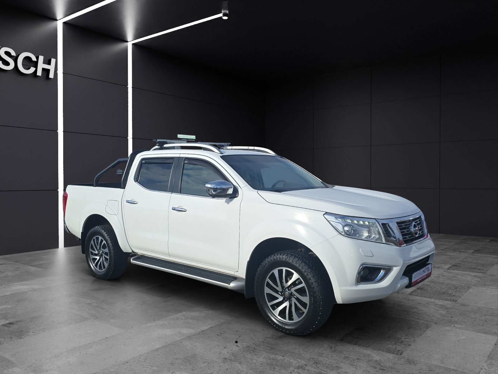 Fahrzeugabbildung Nissan Navara NP300 Tekna Double Cab 4x4 RFK SH LED
